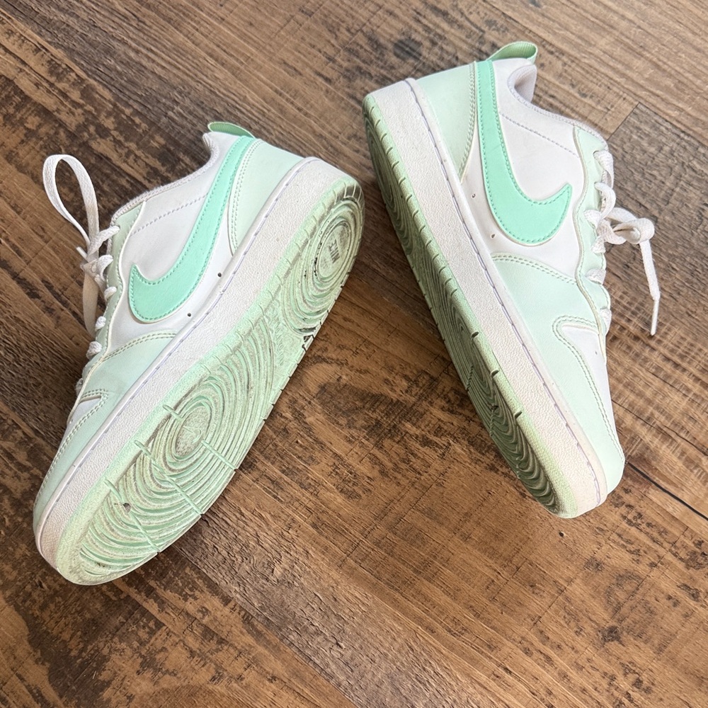 Nike Kids Low Sneakers in Mint and White Size 5 Big Kids - Picture 12 of 14